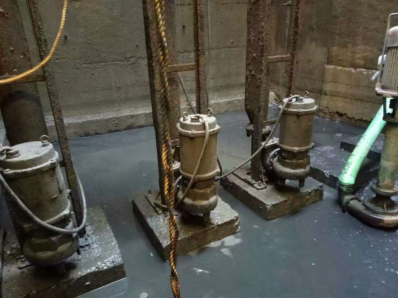 噶尔污水池清理